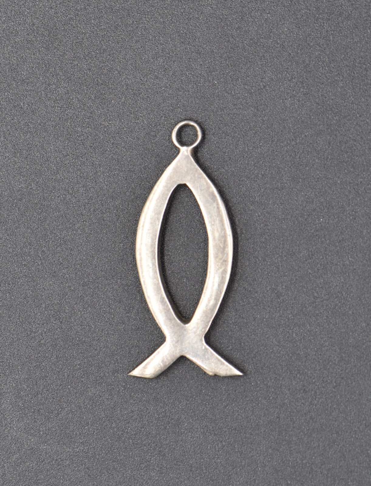 VINTAGE JESUS FISH NECKLACE STERLING SILVER CHARM Gem