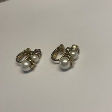 Avon Faux Pearl Gold Tone Snowman Holiday Christmas Clip-On Earrings Rhinestone