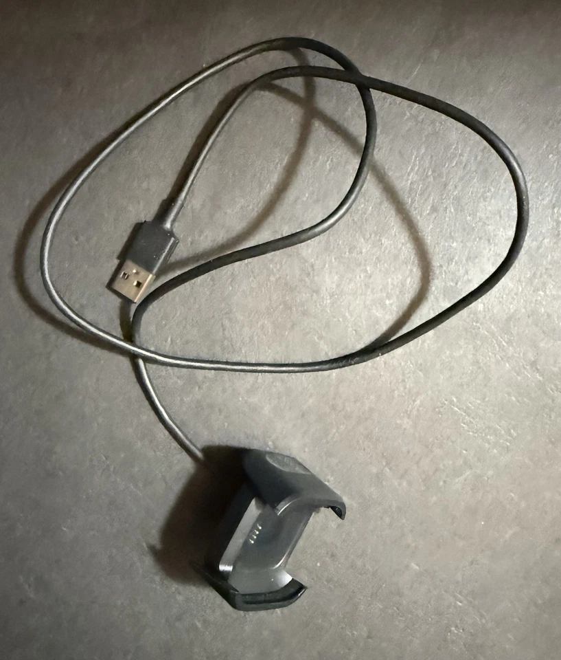 Fitbit Versa 2 Smartwatch Activity Tracker Gray Charger 32 Bands! - Image 4 of 4