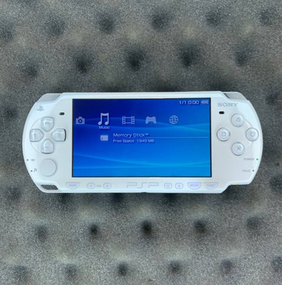*GARANTIE* Sony PSP 2000 (Ceramic White) Konsole *NIE BENUTZT*