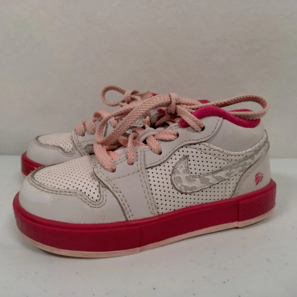 Air Jordan 1 Retro Baja Flexibilidad Niño Pequeño 7C Zapatos Snaekers Blanco Rosa 487287-100 Foto 2 de 4