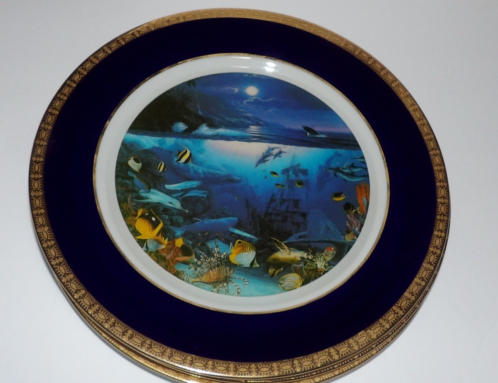 SET OF 4 LARGE COBALT/GOLD CHRISTIAN RIESE LASSEN UNDERWATER LIFE 10 1/2" PLATES