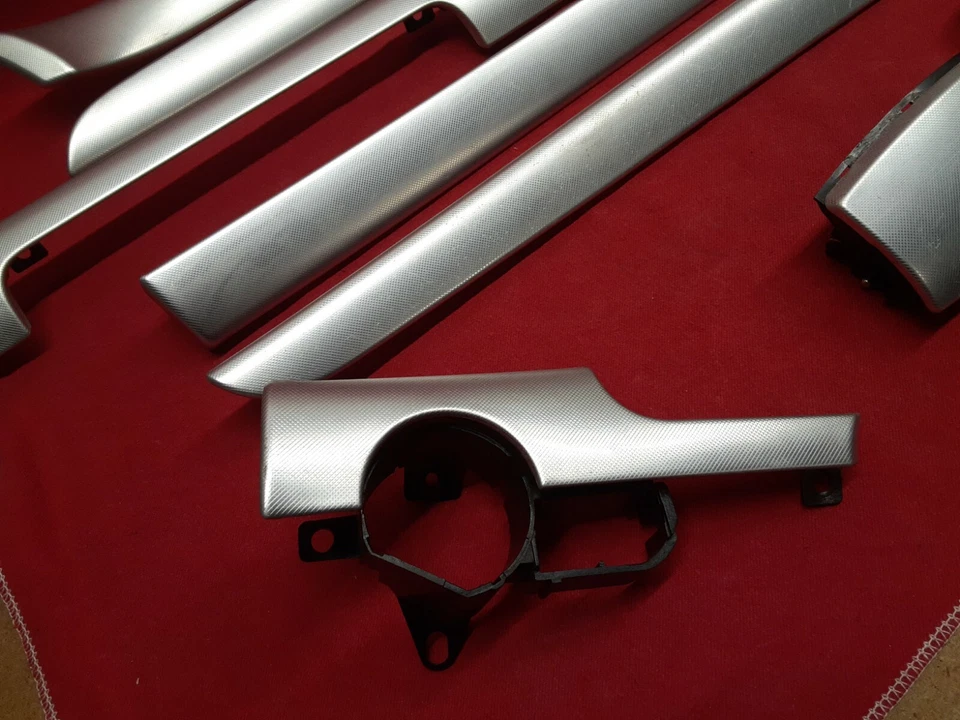 Juego de tiras metálicas interiores Audi A4 Quattro 2005 2006 2007 2008 texturizadas Foto 2 de 4