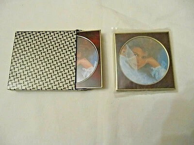 lot de 2 cadres photos neufs format carré 9x9cm médaillon rond encadrement dorés - Photo 1/2