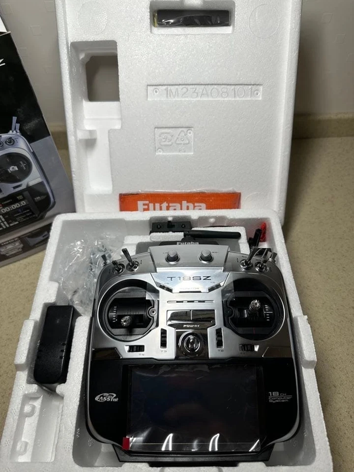 Futaba 18SZ 18-Channel T18SZ R/C System mode 1 in Box New from Japan - Image 2 of 4