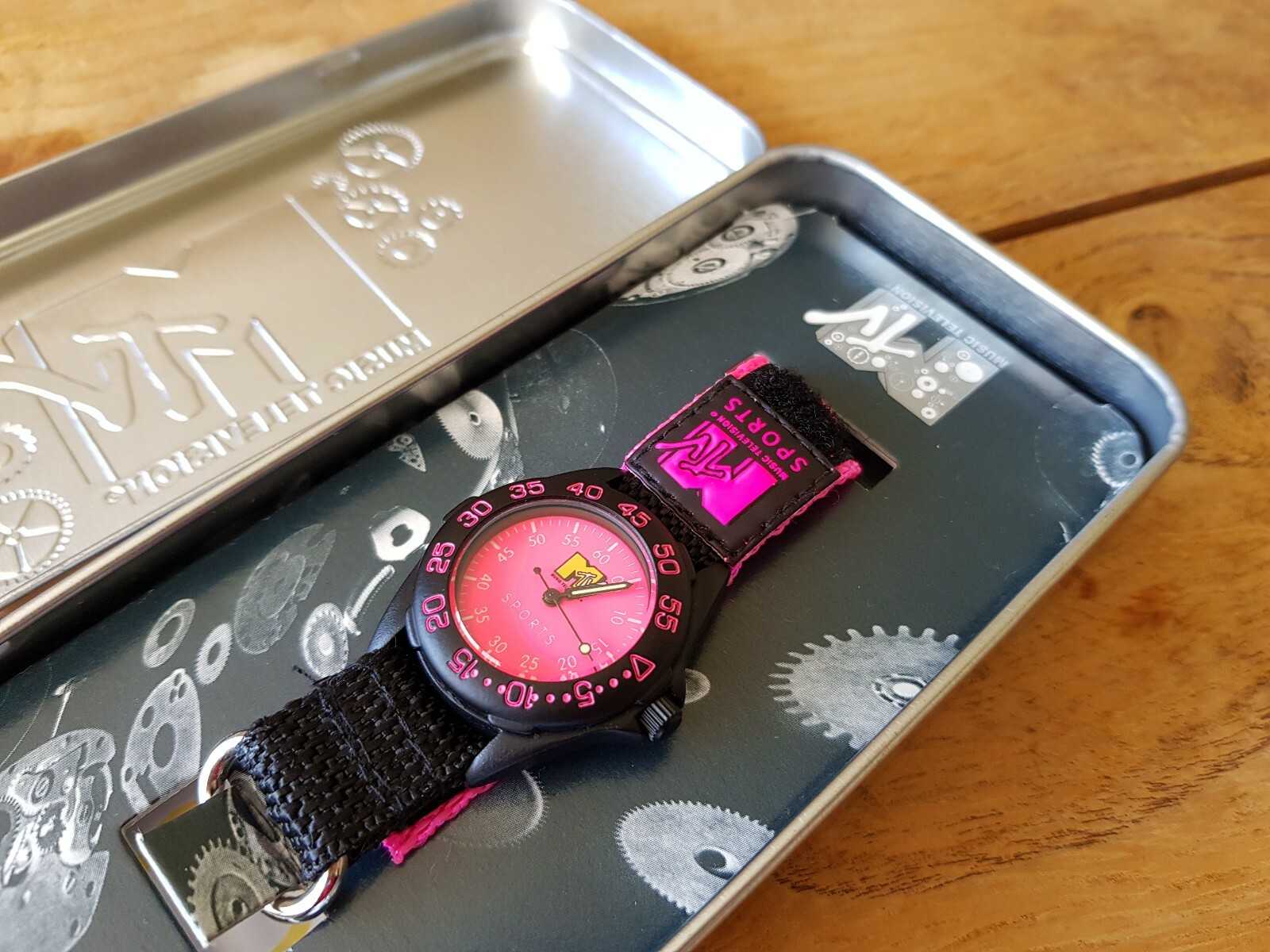 Retro 1996 MTV Sports Ladies Watch by Zeon,new condition with a new battery on. Popularny klasyczny, wybuchowy zakup