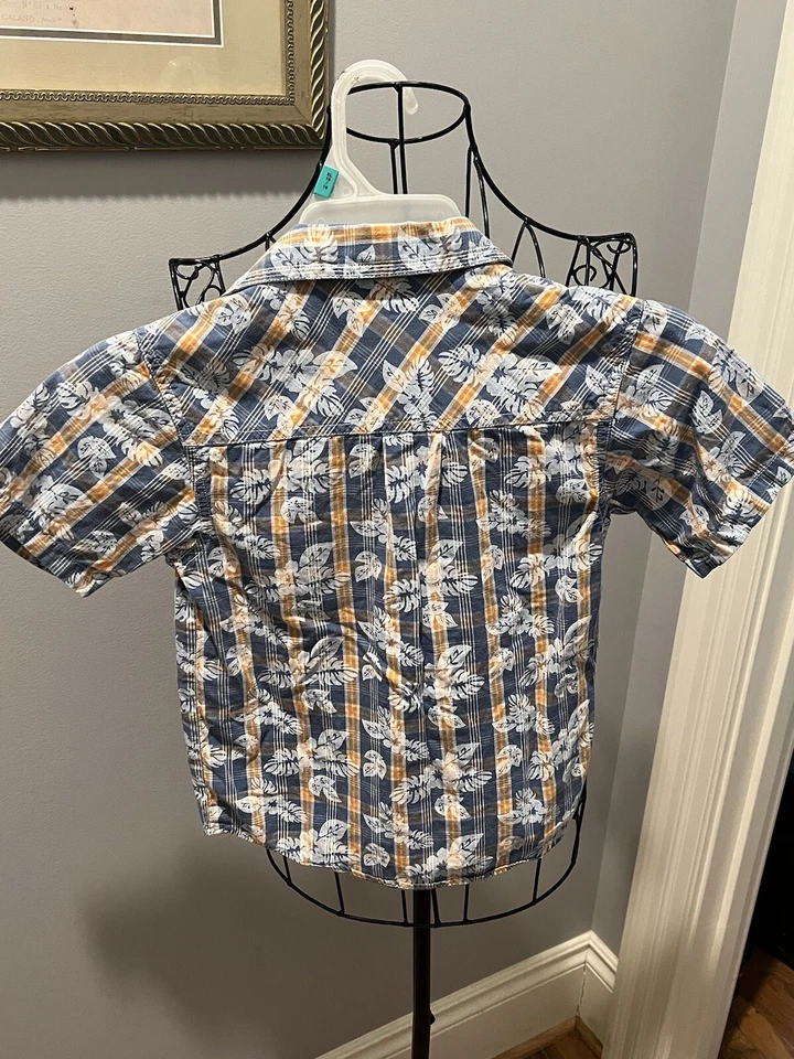 Camisa hawaiana Kenneth Cole para niños talla 4 manga corta con botones Foto 3 de 4
