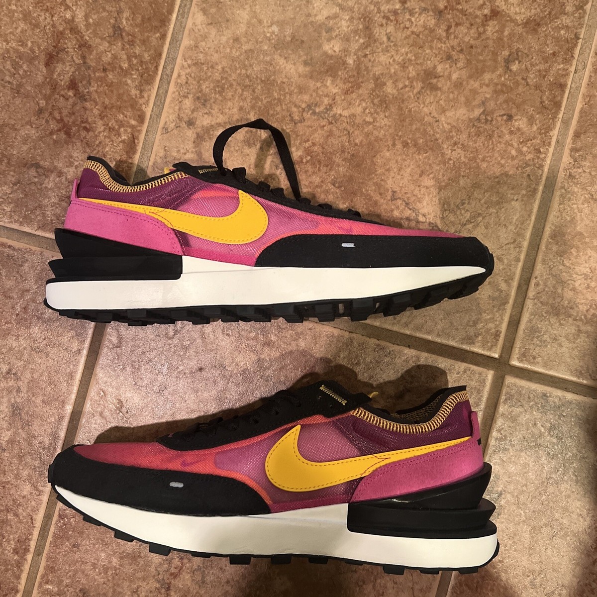 Size 10.5 - Nike Waffle One Active Fuchsia | eBay display picture 1