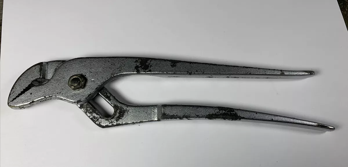 Lock outlet joint pliers