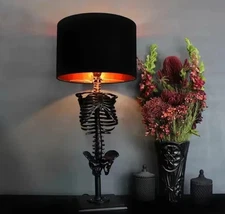 Gothic Skeleton Spine Table Lamp - Skull Base USB LED Light for Halloween Decor