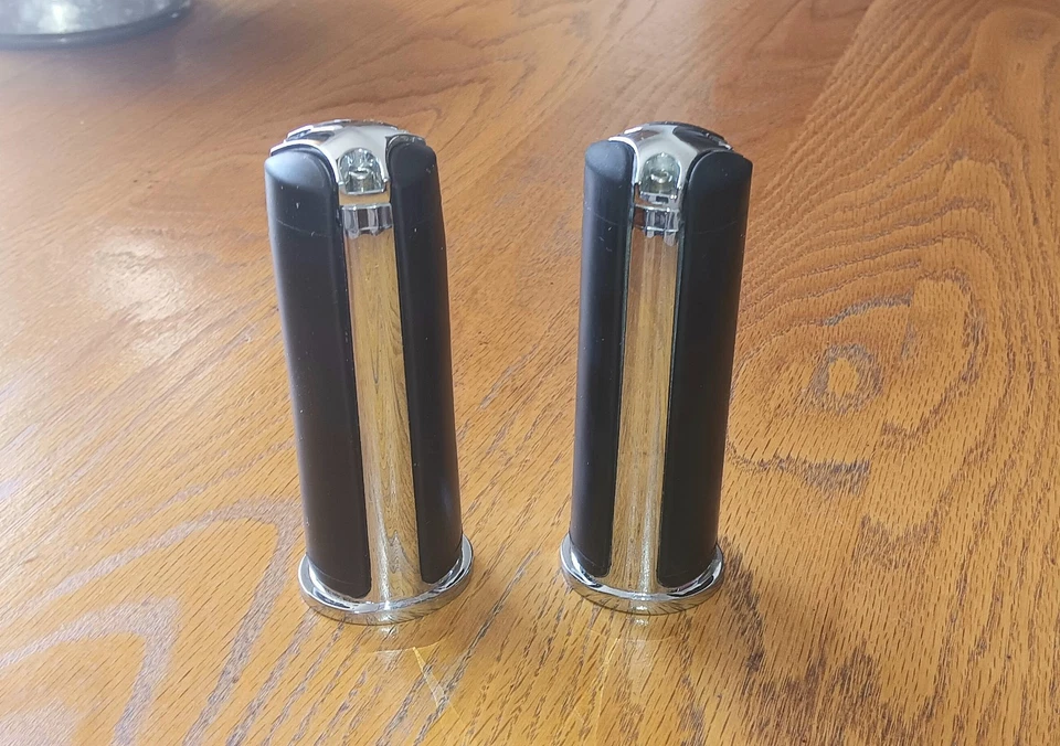 Harley Davidson 1" Chrome And Rubber ISO Style Grips Ribbed  - Image 4 of 4
