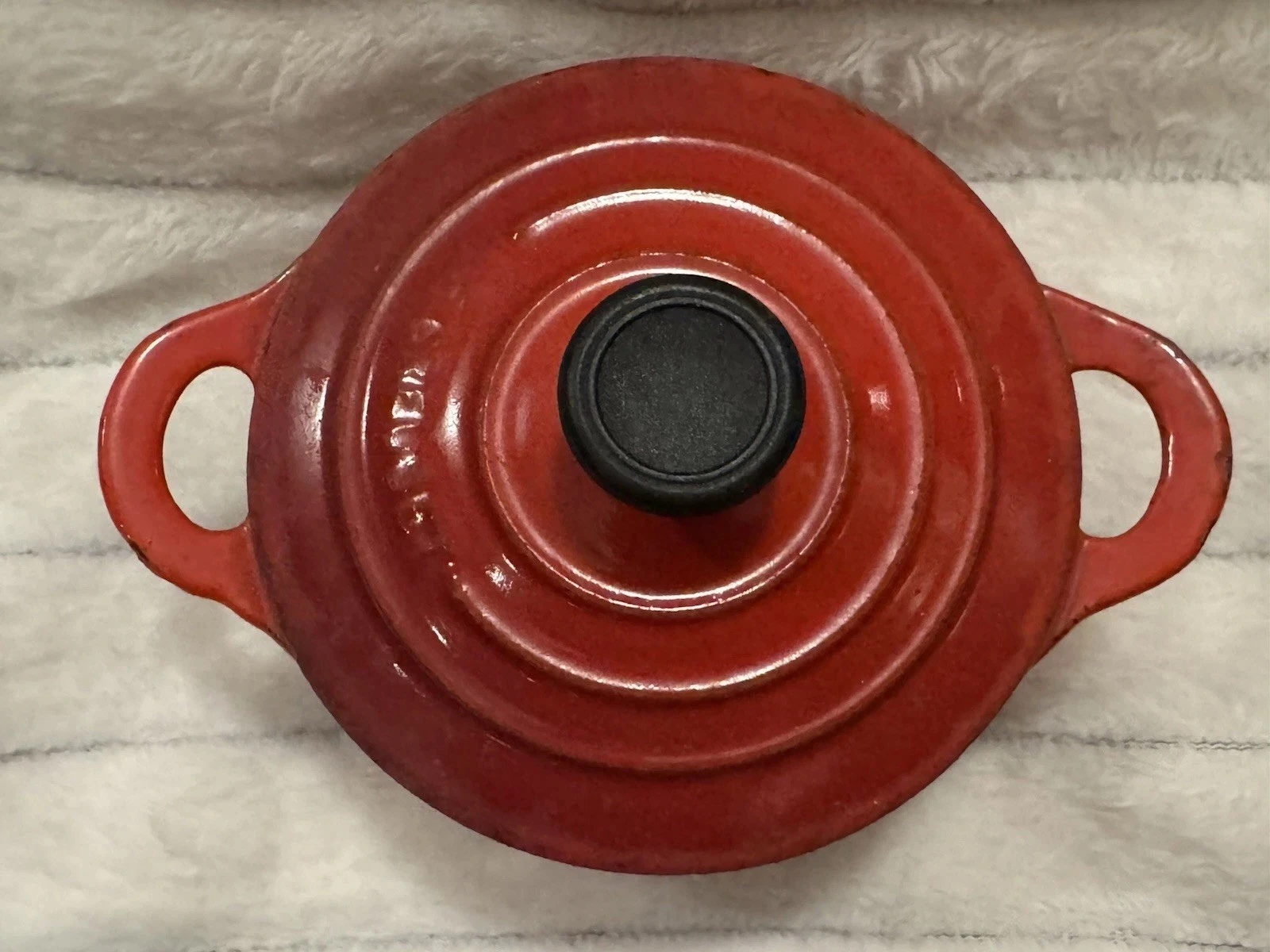 Le Creuset Mini Cocette Enameled Cast Iron Dutch Oven Lid Cerise Red 10cm .3 Qt
Opens in a new windo
