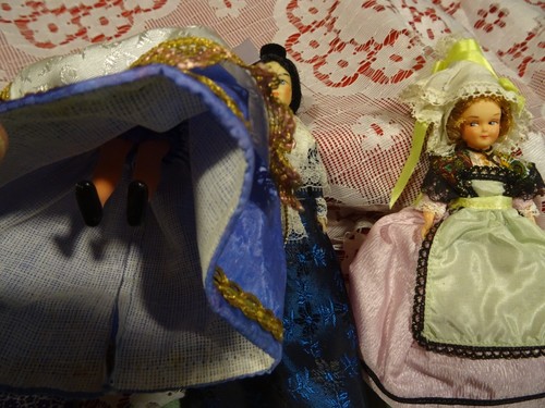 4 poupées folkloriques anciennes18/20CM bellesrobes tb bon état jupons dentelles - Imagen 4 de 23