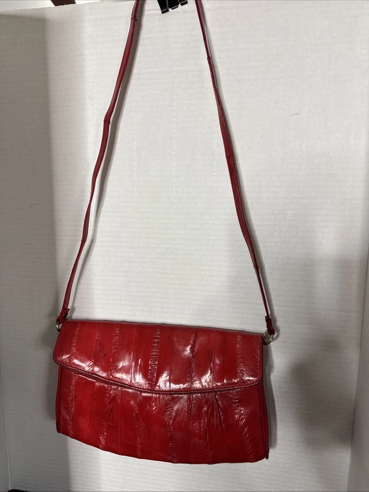 Bolso sin asas de piel de anguila años 70-80 bandolera roja vintage Corea Foto 2 de 4