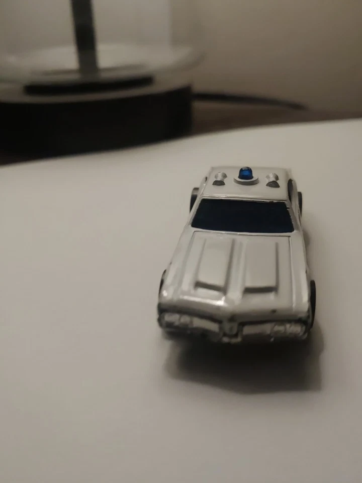 Hot Wheels Redline 1975 Police Cruiser Olds 442 base de plástico policía estatal  Foto 3 de 4