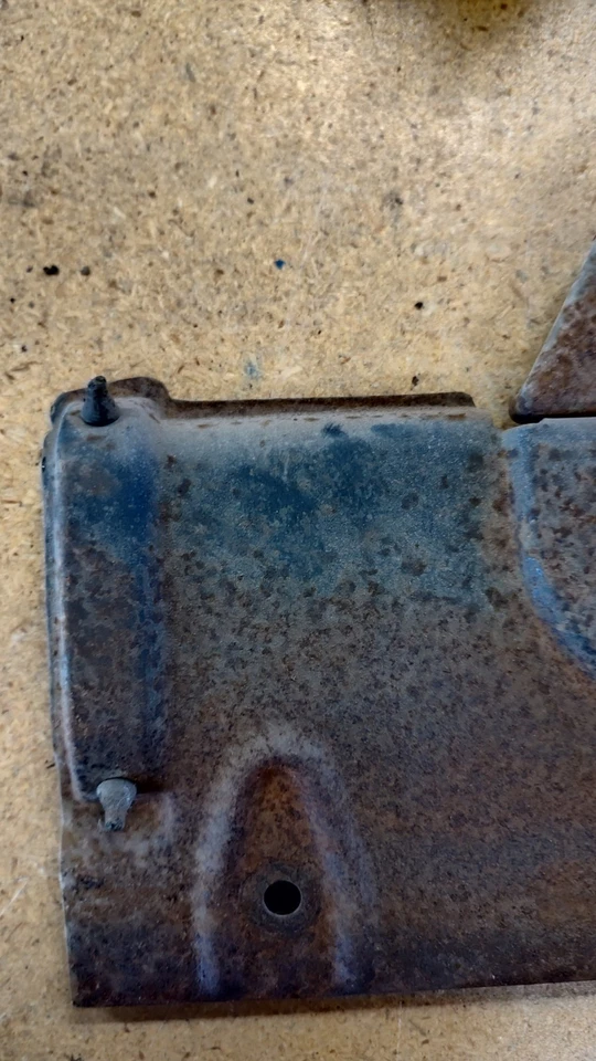 Buick Skylark GS 1964 1965 cabeza de clavo especial montaje del radiador cubierta superior sujeción Foto 2 de 4