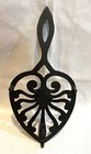 Antique vintage cast iron trivet, 9 1/4" 4 1/2" Heart shaped design, original — photo 4
