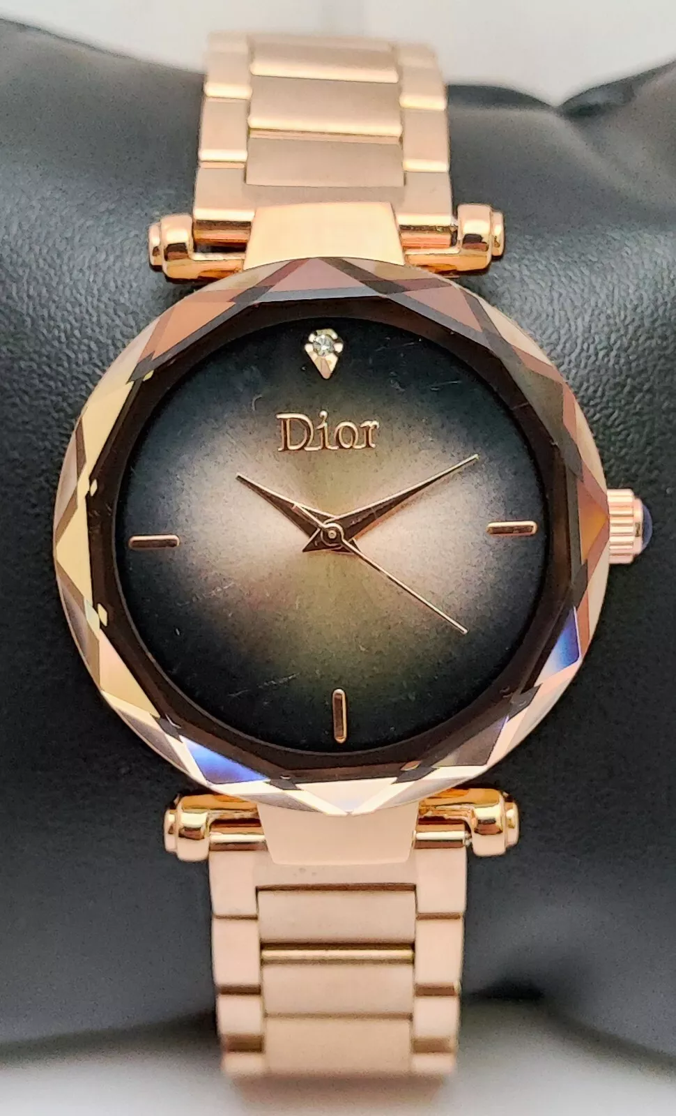 Montre bracelet de luxe Dior pour femme cadran noir à quartz bracelet en acier inoxydable   livraison gratuite.