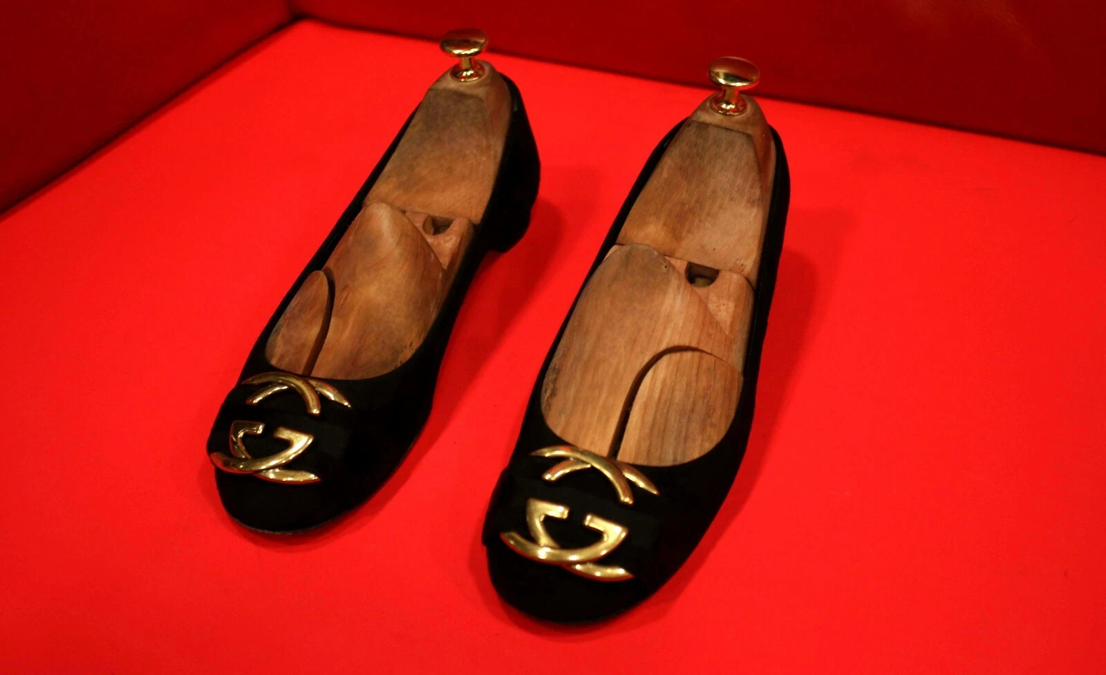 689, !! CHAUSSURES PLATES FEMME GUCCI DAIM NOIR ICONIQUE LUXE POINTURE 36 B