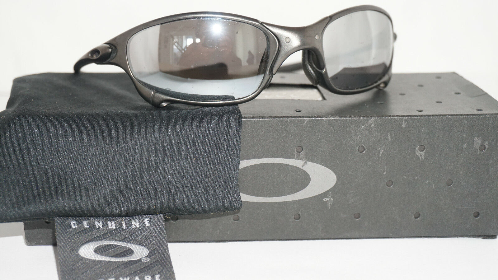  Oakley Juliet