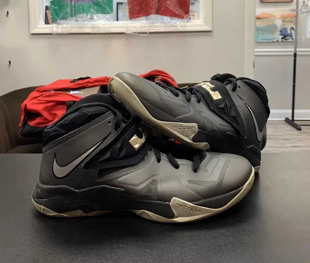 Lebron Zoom Soldier VII Gray Size 10 Pre owned No Box