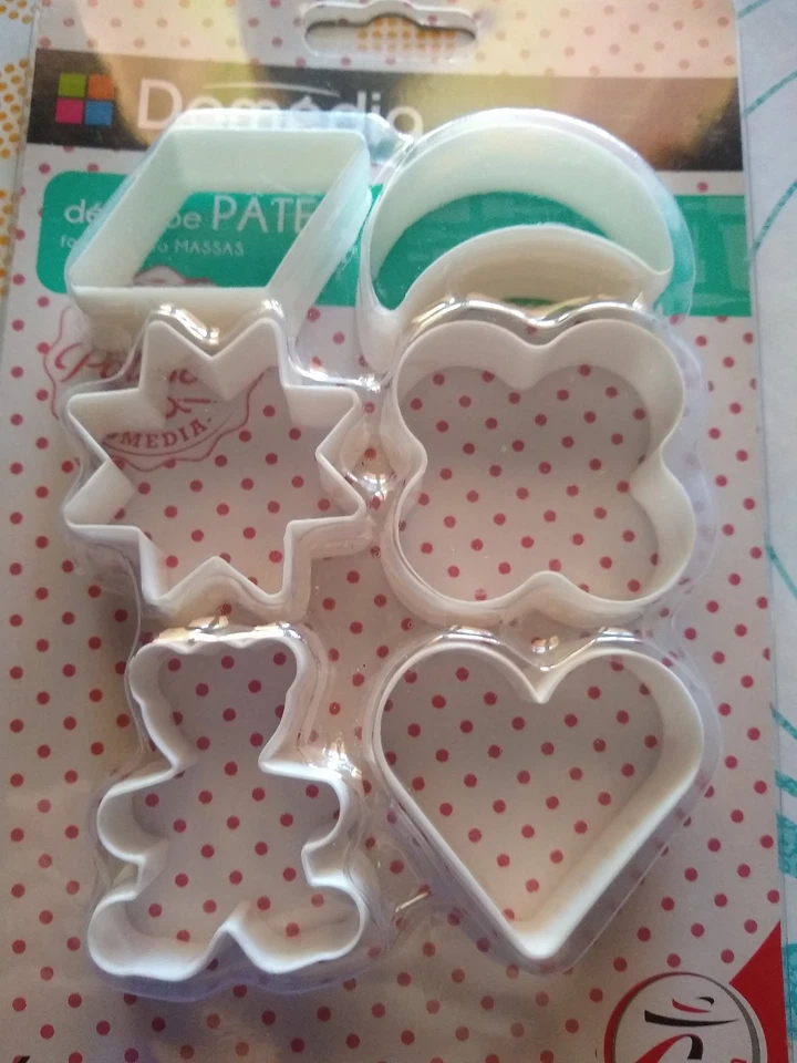 Emporte-Pièce -Découpe Pâte en plastique Domédia neuf x 6 - Photo 1/4