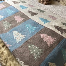 LBL Portugal (TK Maxx) Xmas Tree Pink Blue Green throw blanket 174 x 134 cm  New