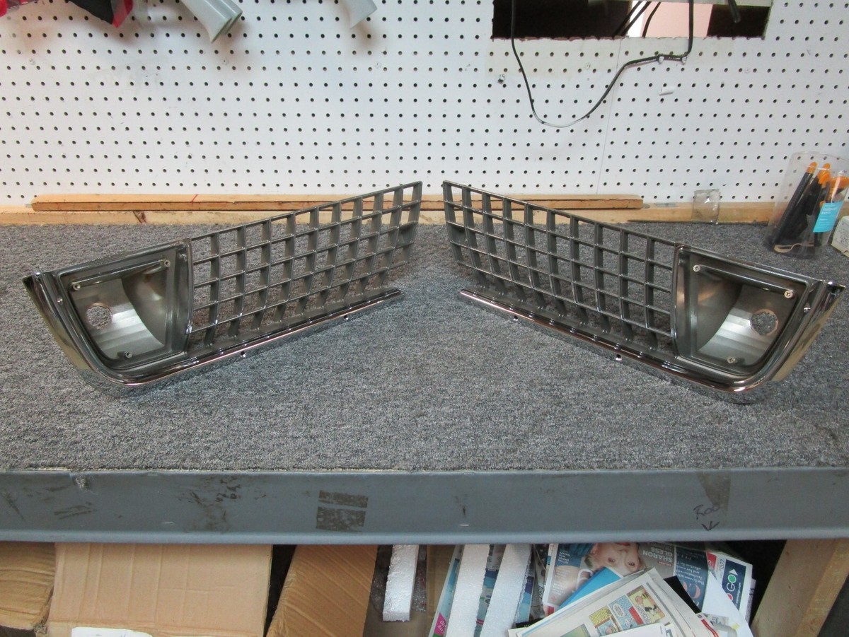 71 corvette die cast chrome front park grilles NEW! PAIR! 350 454