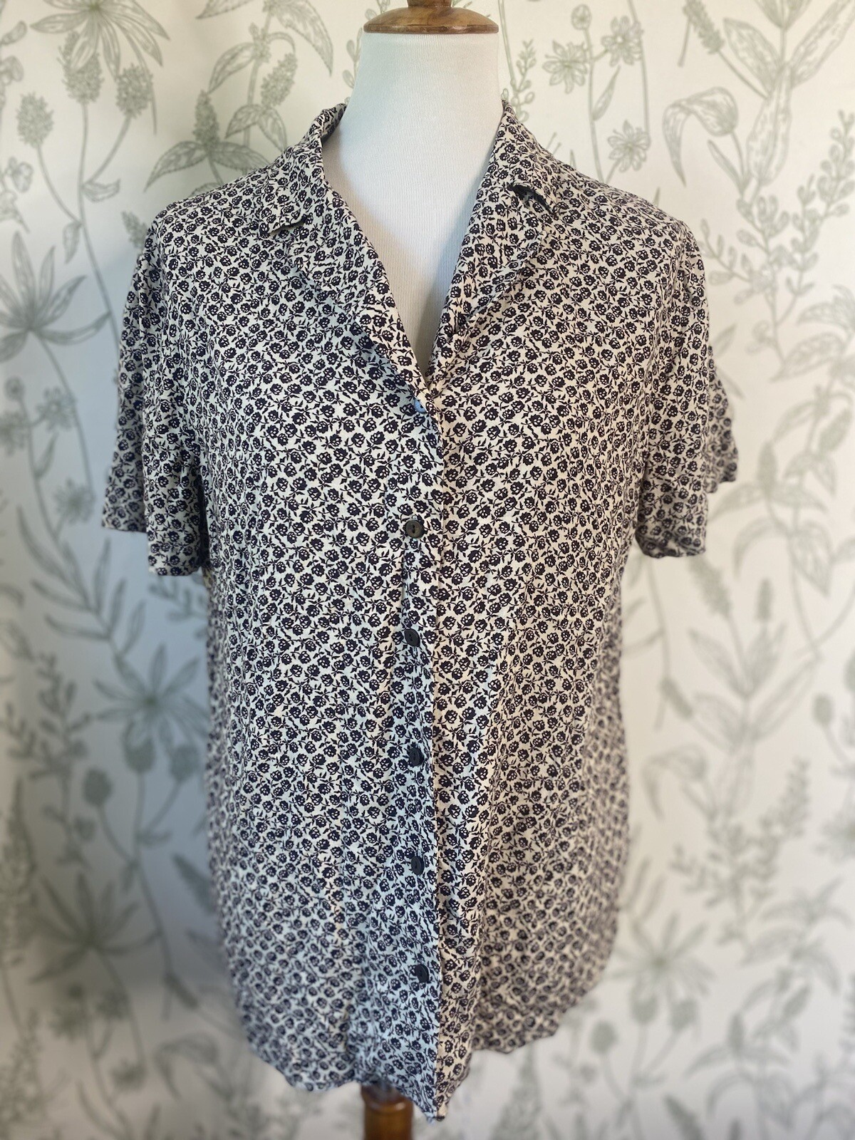 Gap Maternity Size Small Button Front - image 1