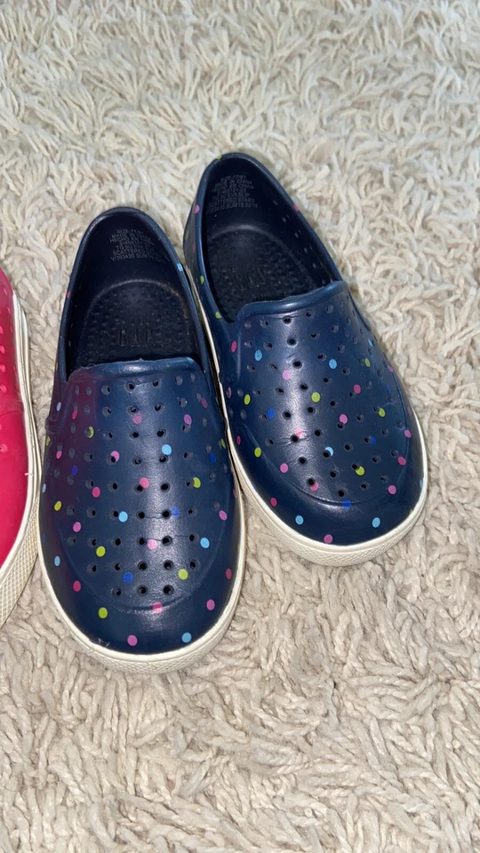Zapatos sin cordones para niñas Gap talla 7/8 ideales para verano rosa azul lunares Foto 3 de 4