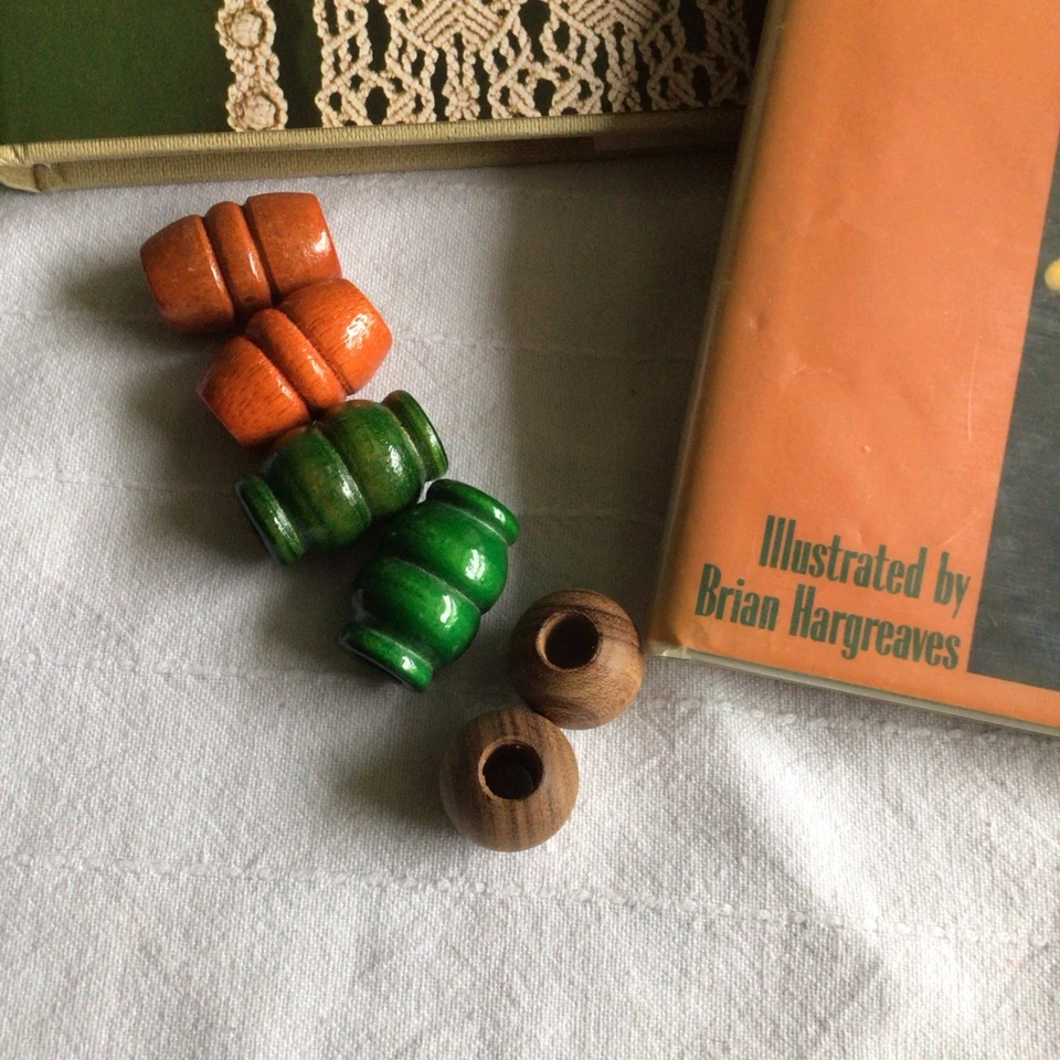 2 favolosi libri in macramè con 6 perline in legno - Immagine 2 di 4