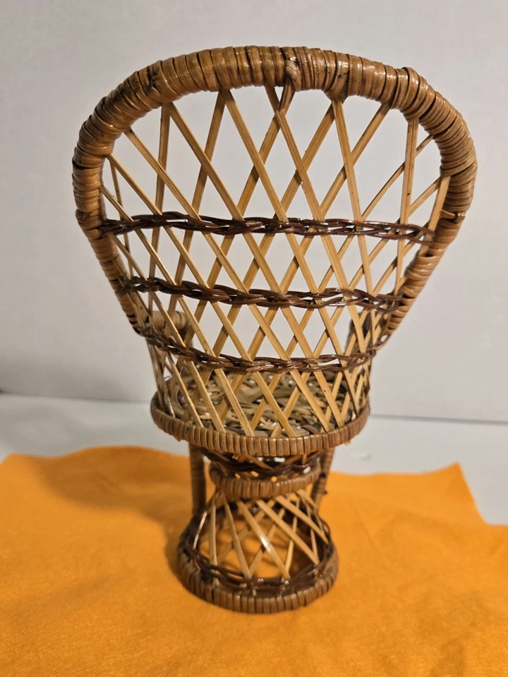 Cadeira de boneca de vime dos anos 1970 pavão ventilador costas rattan 8" marroquina hippie boho - Imagem 3 de 4