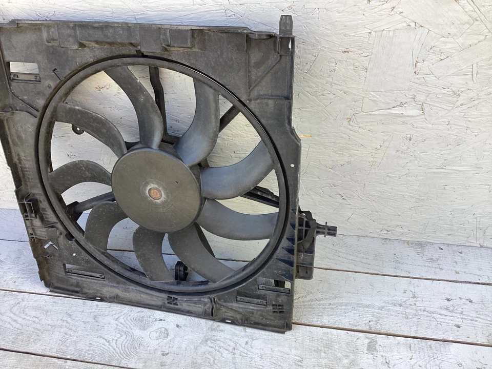 Ventilador de refrigeración eléctrico del motor del radiador delantero BMW X5 2014-2018 con cubierta de carcasa OEM Foto 3 de 4