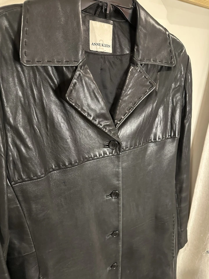 Abrigo Anne Klein 2 de cuero genuino de piel de cordero negro para mujer talla mediana longitud media” Foto 3 de 4