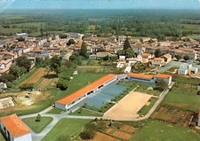Carte postale 10cmX15cm DEUX-SEVRES SAUZE-VAUSSAIS groupe scolaire timbrée 1970