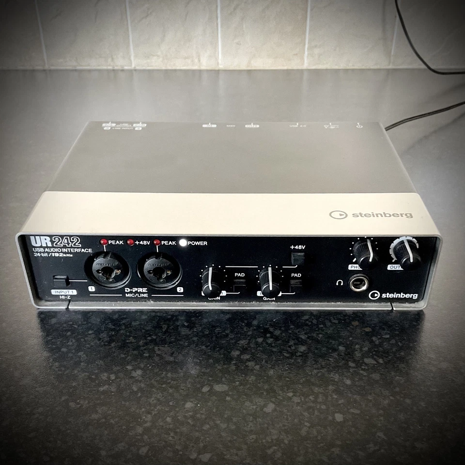 Steinberg UR242 Audio interface - Midi - Image 2 of 4