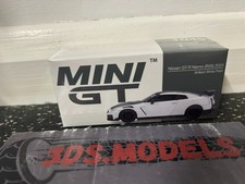 MINI GT NISSAN GTR NISMO R35 WHITE 1/64 *COMBINE POSTAGE*