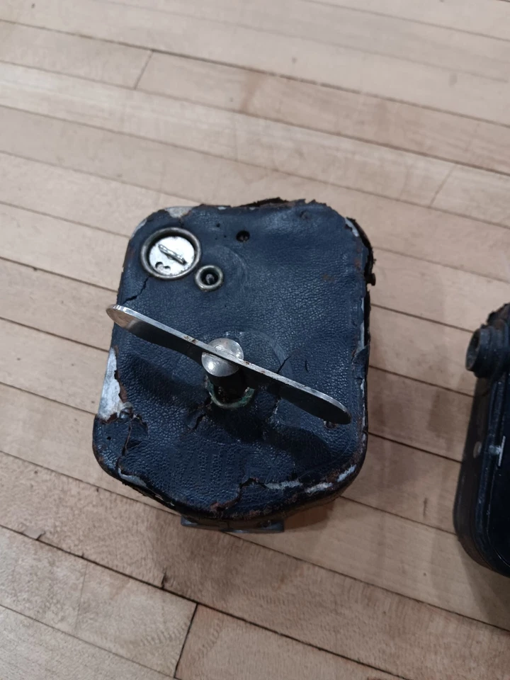 Cámara fotográfica vintage Pathé Baby de 9,5 mm - reliquia del cine francés de principios de 1900 Foto 3 de 4