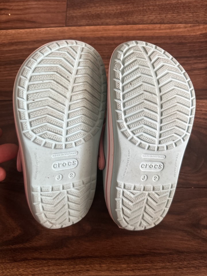 Girls Crocs Size 2 Turquoise with pink trim eBay