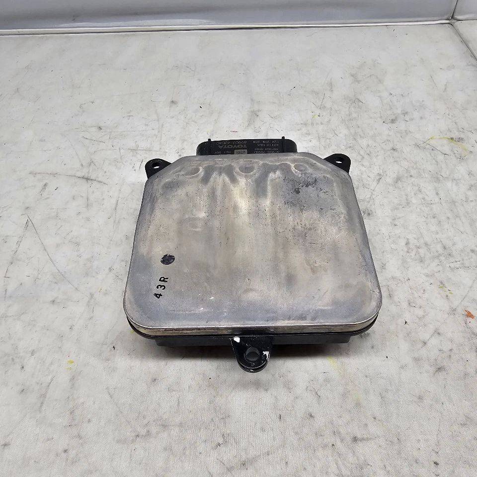 2017-2022 Toyota Prius Prime OEM Left Driver Headlight Ballast Module 8990747040 - Image 4 of 4