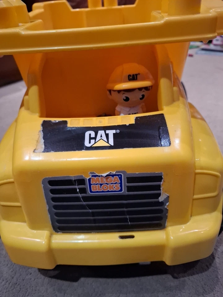 MEGA BLOKS CAT Tipper Truck + MEGA BLOKS Building Blocks - Image 2 of 3