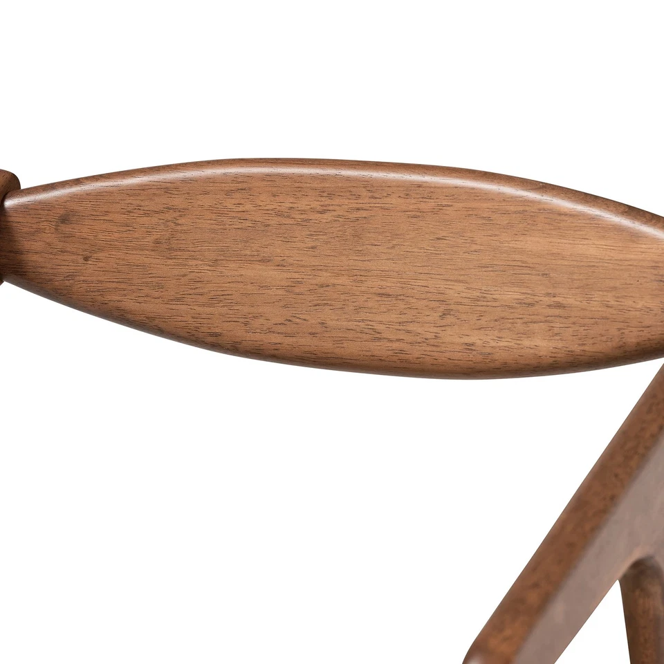 Juego de sillas de comedor Harland tapizadas de cuero sintético gris y marrón nogal Foto 4 de 4