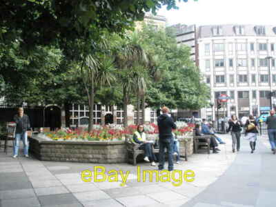 Foto 6x4 Eine geschäftige Szene nähert sich Blackfriars U-Bahn-Station London c2008