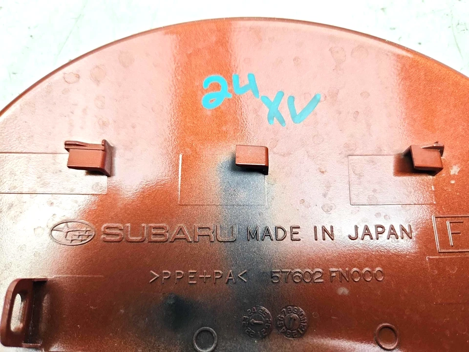 Крышка двери топливного бака 2024 Subaru Crosstrek от оригинального производителя Sun Blaze Pearl 57602FN000 - Изображение 3 из 4