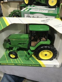 John Deere 7600 Row Crop Tractor ERTL 1/16