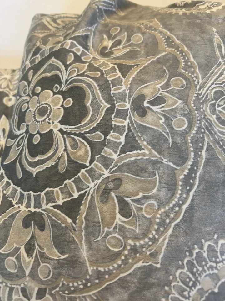 POTTERY BARN JACQUELYN MEDALLION King DUVET  & King Pillow sham - Image 4 of 4