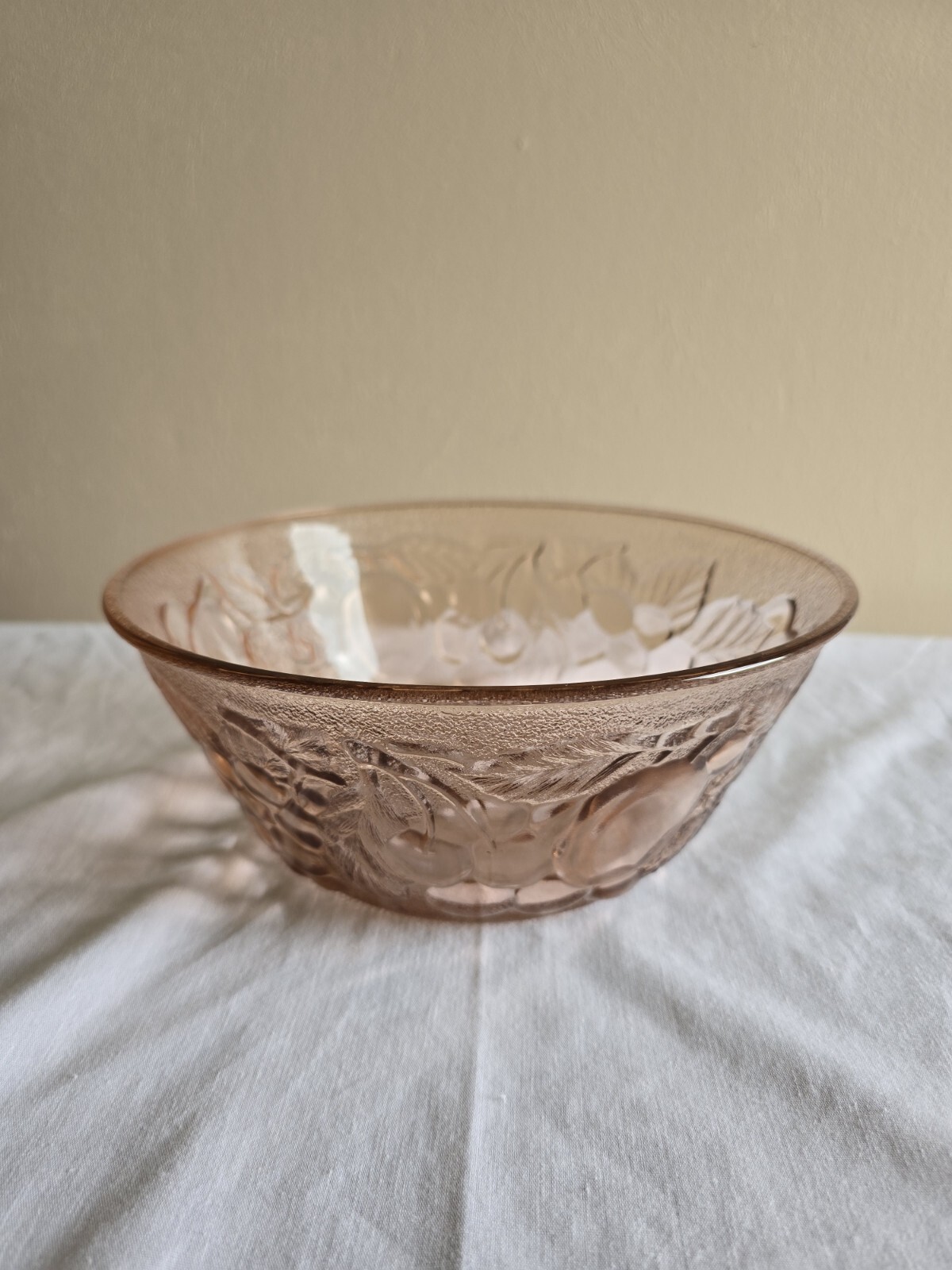VTG Kig Indonesia Pink Pressed Glass Embossed Fruit Pattern 9