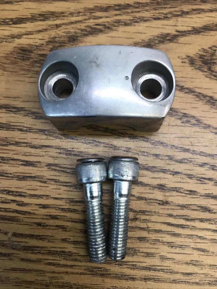 HONDA SHADOW VLX VT600 1995-2007, SOPORTE MANILLAR PARTE SUPERIOR # 53131-MM8-000 Foto 2 de 4