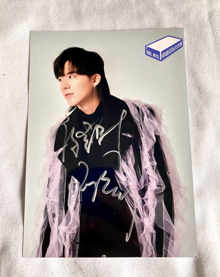LIU YUNING Autographed Signed Photo 4*6 Chinese Singer 刘宇宁 2022