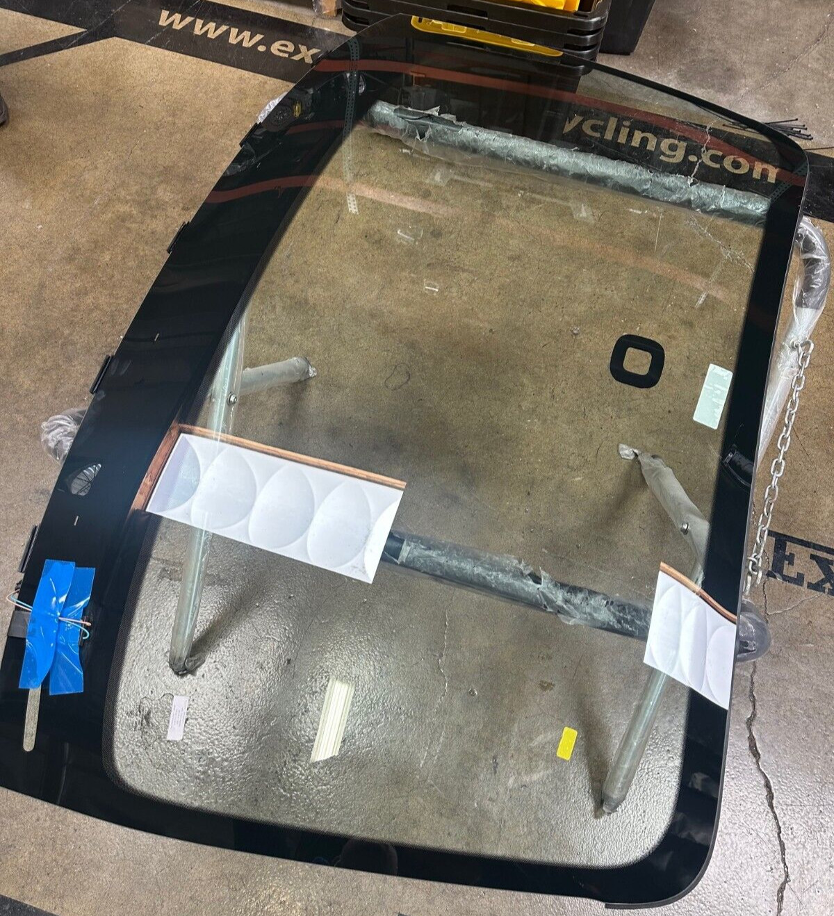05-10 Bentley Continental GT Factory New Windshield, New Old Stock P/N 3W3845011